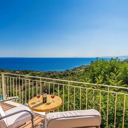Villa Apollon By *