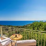 Villa Apollon By *
